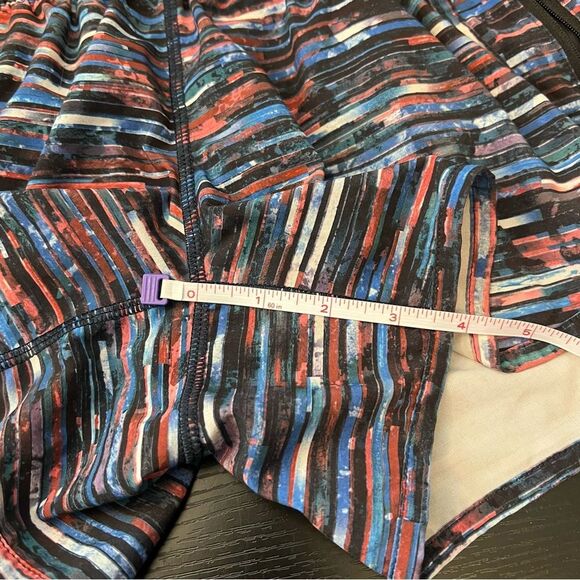 Lululemon Hinshu Alpine Stripe Tracker Shorts Size 6 Blue - Picture 11 of 11